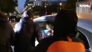 Navijači Barcelone dočekali Griezmanna nakon treninga i poslali mu poruku upozorenja