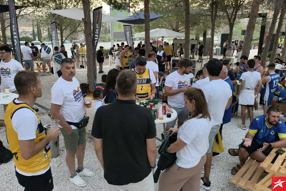 Okupljanje pred utakmicu sa Španijom je već počelo - Među navijačima BiH vlada sjajna atmosfera Okupljanje pred utakmicu sa Španijom je već počelo - Među navijačima BiH vlada sjajna atmosfera