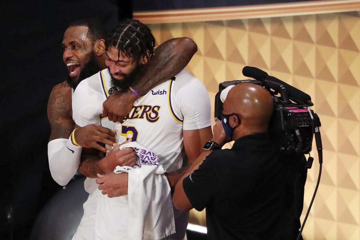 Šampanjac je tek otvoren, a Davisova izjava nagovještava "raspad" Lakersa