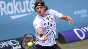 Tsitsipas je danas osvojio prvu titulu na travi, pa je skočio u bazen