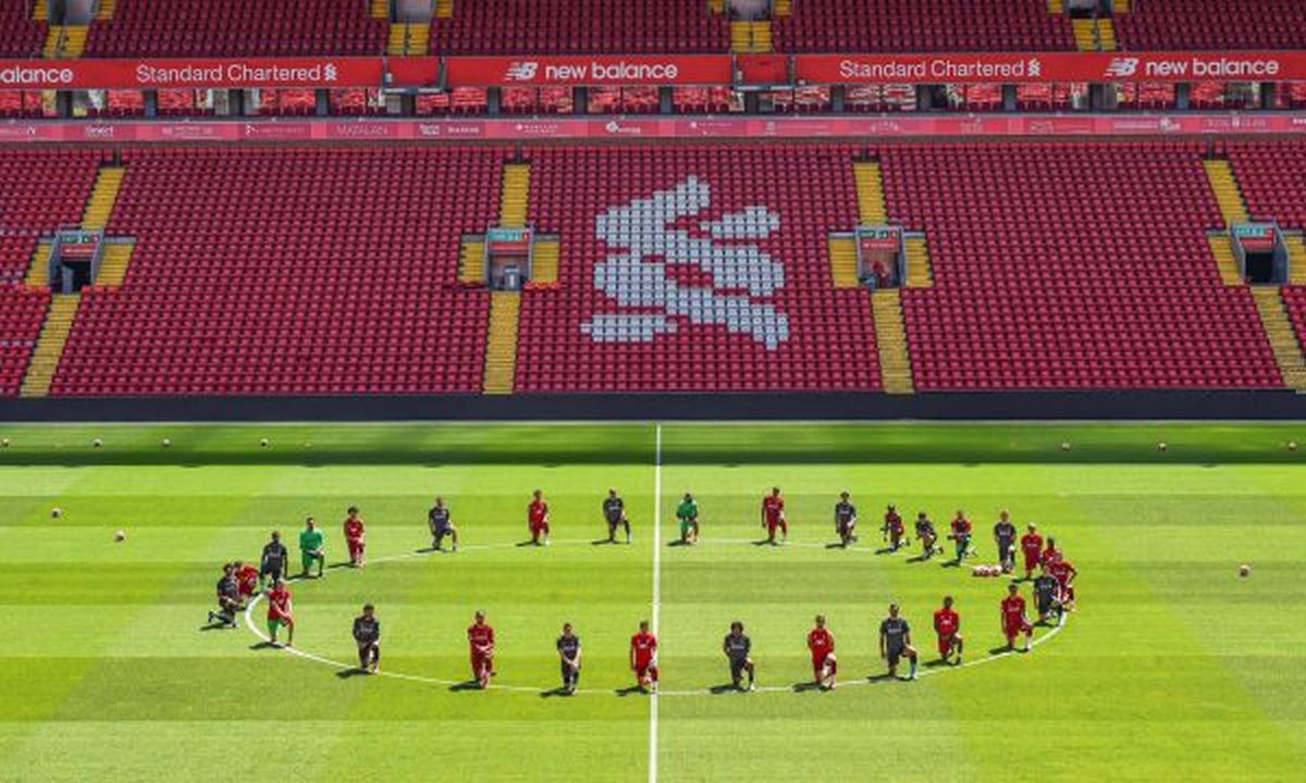 Fotografija dana dolazi iz Liverpoola: Svi na koljenima! Fotografija dana dolazi iz Liverpoola: Svi na koljenima!
