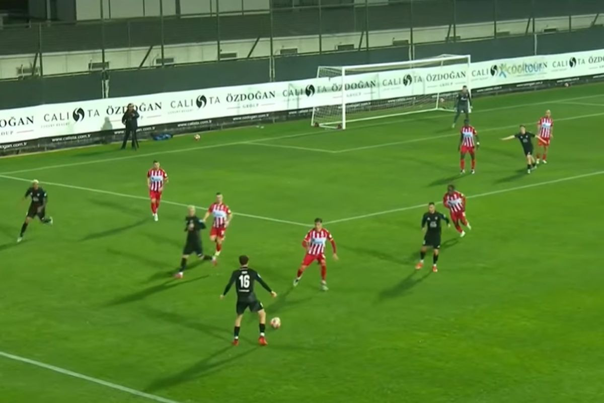 Scena iz Turske pokazuje koliki je Crvena zvezda div u svijetu fudbala Scena iz Turske pokazuje koliki je Crvena zvezda div u svijetu fudbala