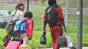 Roditelji zvijezde milionera (18) su od danas izbjeglice: S koferima u ruci traže spase od kiše...