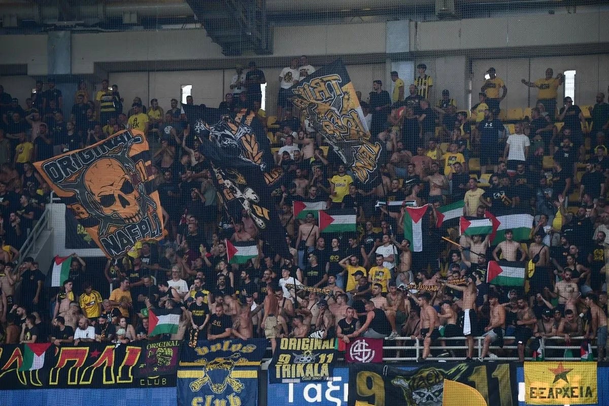 Srpska braća na utakmicu na svom stadionu došla sa zastavama Palestine, dočekala ih je veleizdaja! Srpska braća na utakmicu na svom stadionu došla sa zastavama Palestine, dočekala ih je veleizdaja!