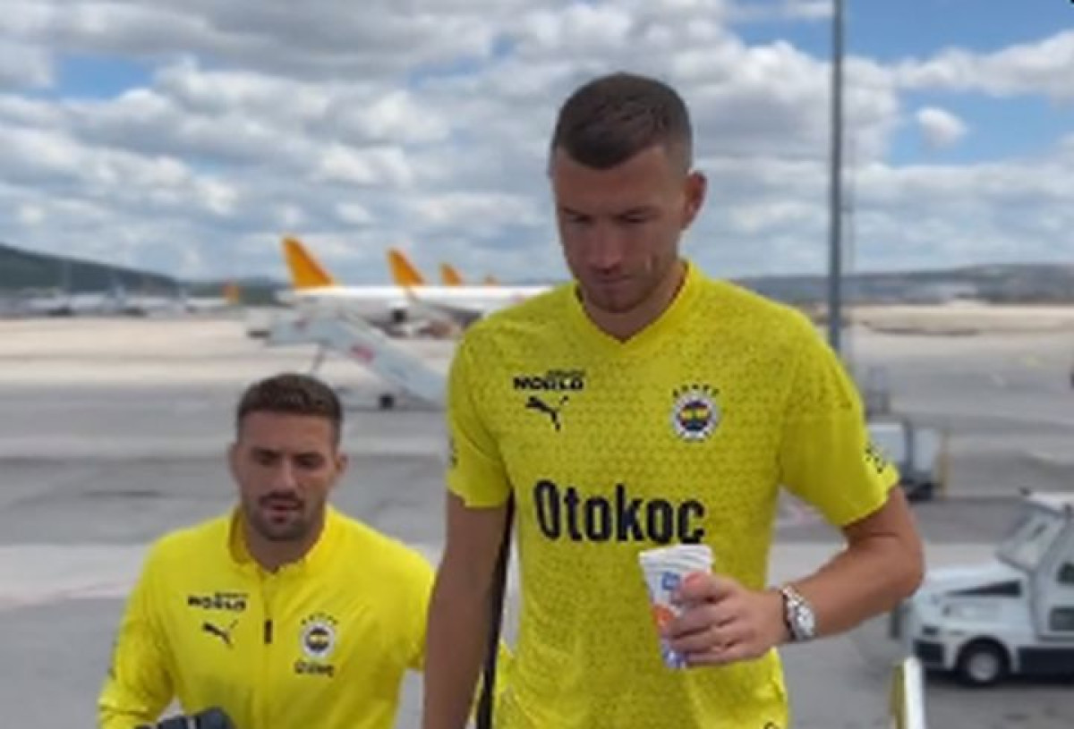 Igrači Fenerbahčea doputovali u Moldaviju, a ispred hotela se vidjelo ko je najveća zvijezda Igrači Fenerbahčea doputovali u Moldaviju, a ispred hotela se vidjelo ko je najveća zvijezda