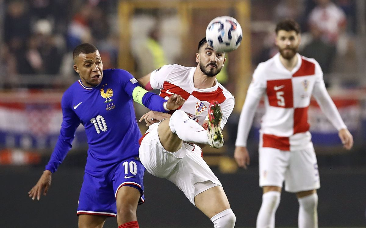 Mbappe "odjavio" Deschampsa i otkrio ime novog selektora Francuske: "Moja ljubav prema njemu..." Mbappe "odjavio" Deschampsa i otkrio ime novog selektora Francuske: "Moja ljubav prema njemu..."