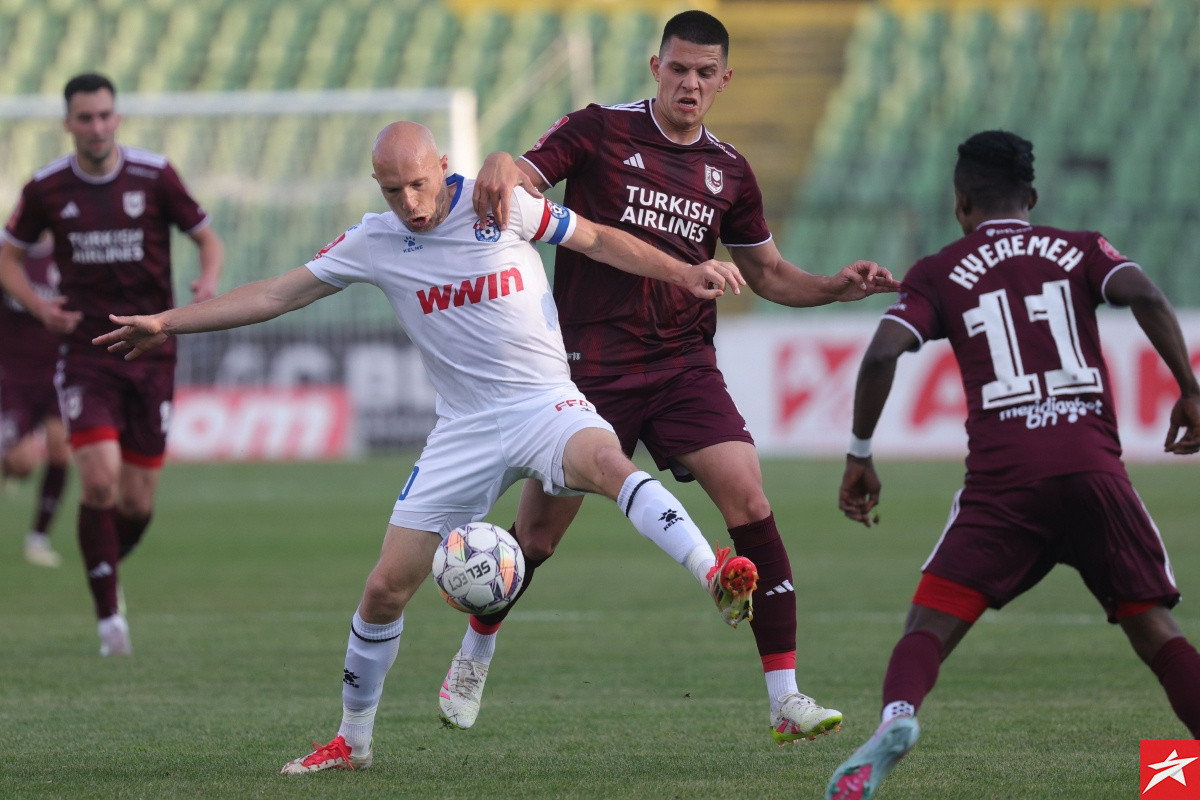 Trofej Kupa će večeras dobiti novog vlasnika: FK Sarajevo na Pecari brani četiri gola prednosti Trofej Kupa će večeras dobiti novog vlasnika: FK Sarajevo na Pecari brani četiri gola prednosti