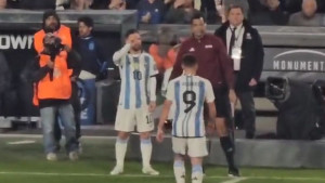 Mahao je rukom, ali uzalud: Scena zbog koje bi svi Argentinci krenuli u rat da im to Messi kaže!
