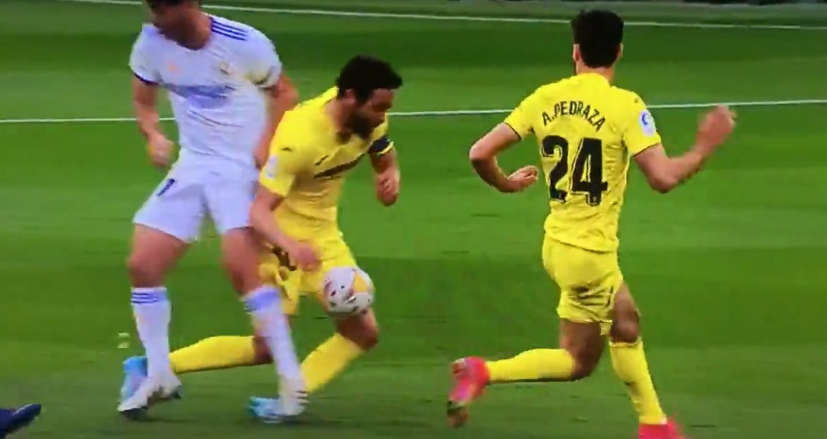 Navijači Barcelone bijesni na sudije: Alvesu crveni, a Asensiju samo žuti karton