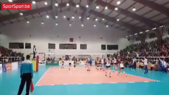 Pogledajte kako je "eksplodirala" dvorana u Lukavcu kada su bh. odbojkašice povele sa 2:1