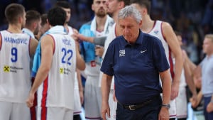 Srbi u nevjerici, Pešić na stubu srama: "Sramota! Bruka vijeka"