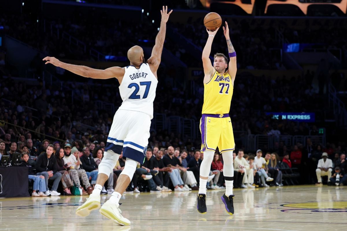 Brutalni Luka Dončić sinoć ispisao historiju NBA lige! Brutalni Luka Dončić sinoć ispisao historiju NBA lige!