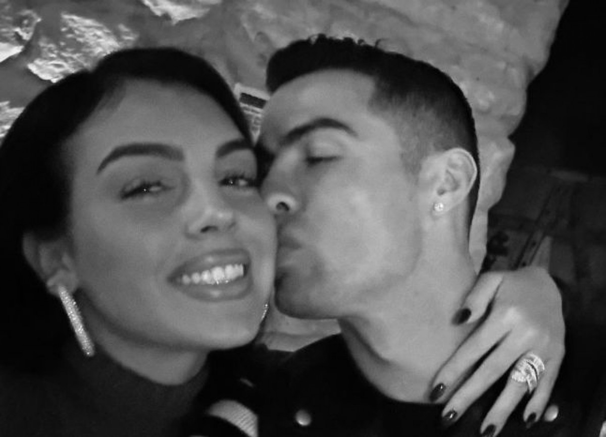 Odlaskom u Saudijsku Arabiju Georgina je od Ronalda dobila ono što je godinama čekala Odlaskom u Saudijsku Arabiju Georgina je od Ronalda dobila ono što je godinama čekala