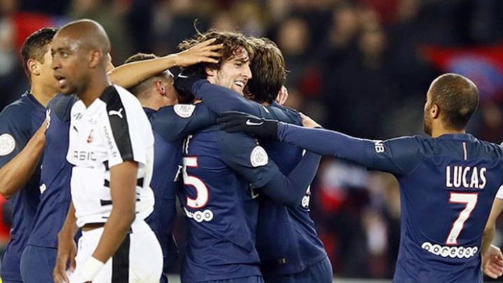 Adrien Rabiot prvo ostao bez dogovora sa Barcom, a sada ostaje i bez plate u PSG-u