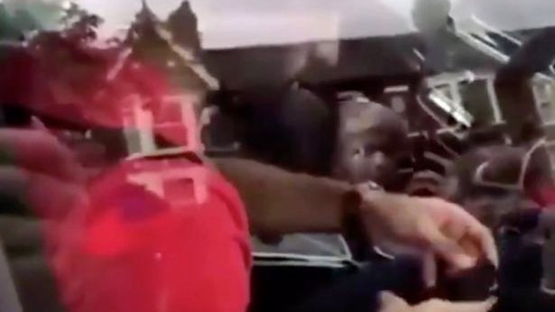 Snimili Salaha da koristi mobitel dok vozi, pa snimak predali policiji