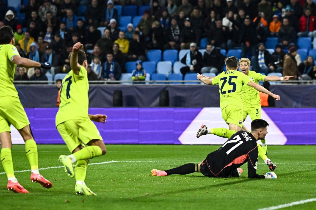 Kapa dole, Modri! Dinamo je u Bratislavi osvjetlao obraz cijelog regiona Kapa dole, Modri! Dinamo je u Bratislavi osvjetlao obraz cijelog regiona