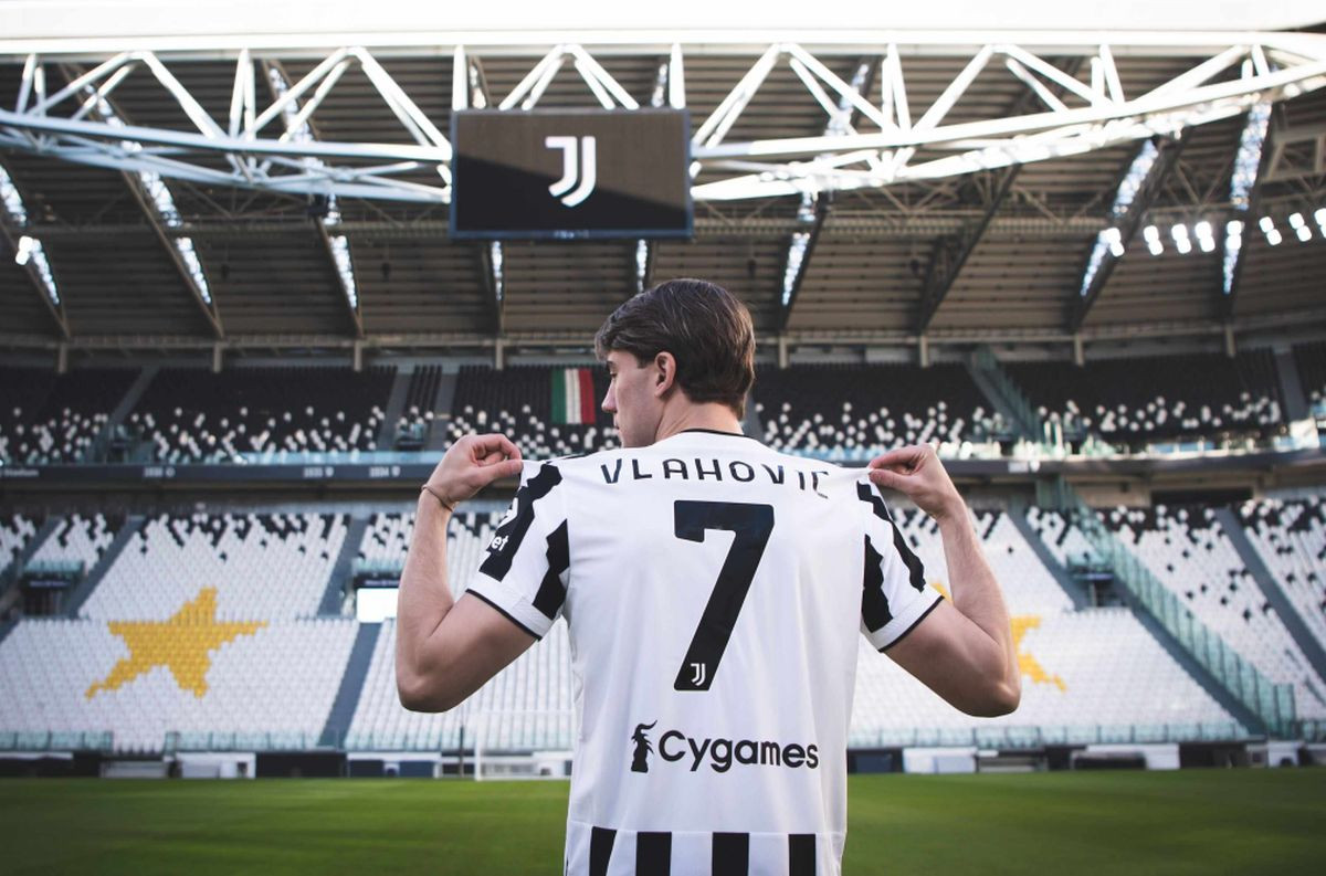 Nije moglo bez skandala: Tek je obukao dres Juventusa, a Vlahovića odmah čeka kazna!