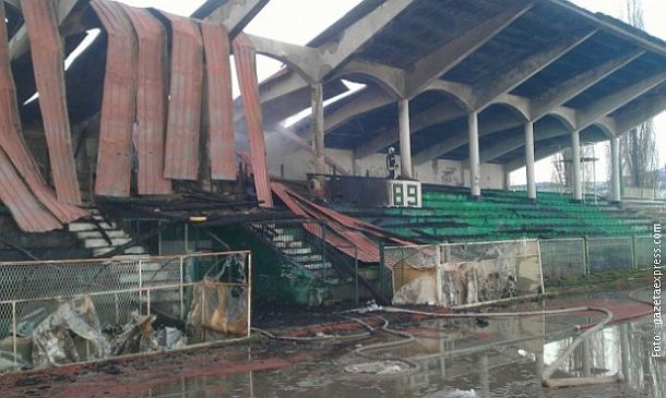 Izgorio stadion u Kosovskoj Mitrovici