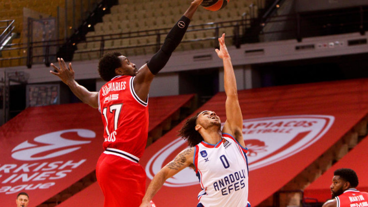 Anadolu Efes pobjedom u Ateni proslavio povratak Shane Larkina
