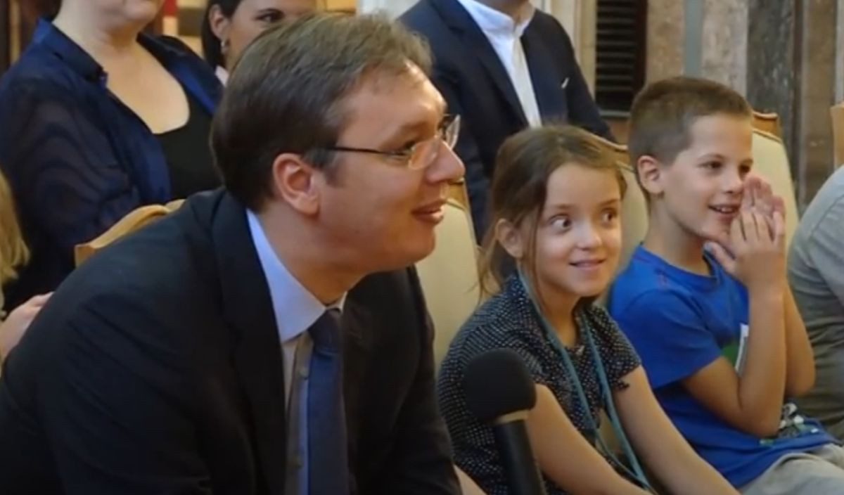 Gdje je dječak iz Hrvatske koji je usred Beograda zaledio Vučića? "Za njih navijaš? Moraš da..." Gdje je dječak iz Hrvatske koji je usred Beograda zaledio Vučića? "Za njih navijaš? Moraš da..."