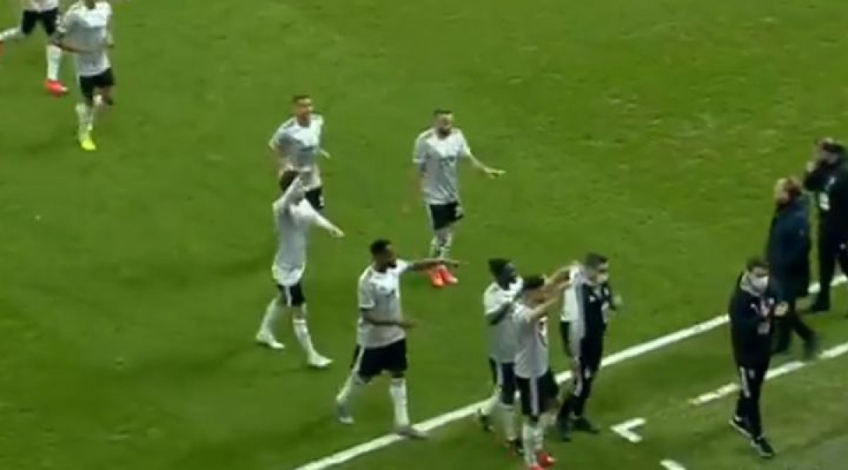Igrači Bešiktaša zabili gol, a onda na sjajan način pružili podršku Ajdinu Hasiću Igrači Bešiktaša zabili gol, a onda na sjajan način pružili podršku Ajdinu Hasiću