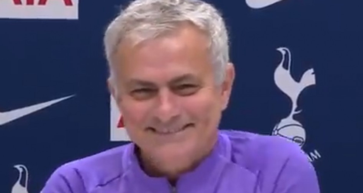 Jose Mourinho napravio šou: Sam sebi postavljao pitanja na press konferenciji
