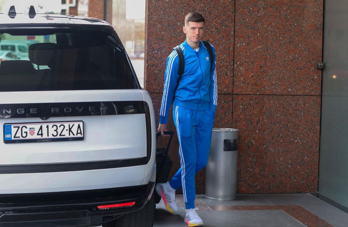 Petar Sučić na okupljanju, a Peđa Mijatović mu uveliko radi na transferu karijere! Petar Sučić na okupljanju, a Peđa Mijatović mu uveliko radi na transferu karijere!