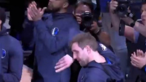 Pogledajte kako su izgledali oproštaji Nowitzkog i Wadea: Suze i ponos na licima legendi