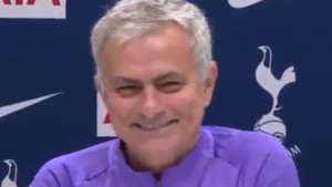 Jose Mourinho napravio šou: Sam sebi postavljao pitanja na press konferenciji