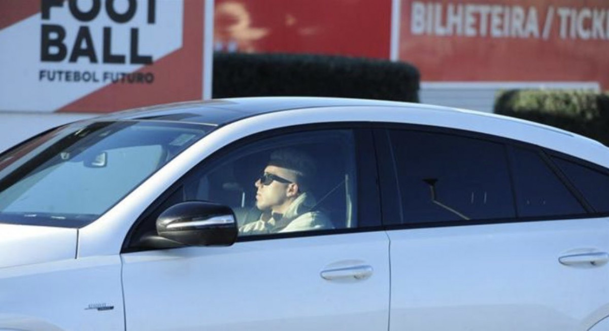 Mirni dečko se preko noći osilio: Saznao je za svoj transfer od 127 miliona i odmah radi šta hoće Mirni dečko se preko noći osilio: Saznao je za svoj transfer od 127 miliona i odmah radi šta hoće