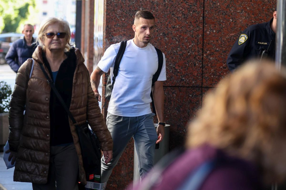 Javio se Oršić, stvari su sada mnogo jasnije po pitanju Dinama: "Doći ću samo pod jednim uslovom" Javio se Oršić, stvari su sada mnogo jasnije po pitanju Dinama: "Doći ću samo pod jednim uslovom"