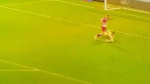Golmane, dragi golmane, šta uradi? Komedija, cirkus - gol iz Engleske je (ne)stvaran!