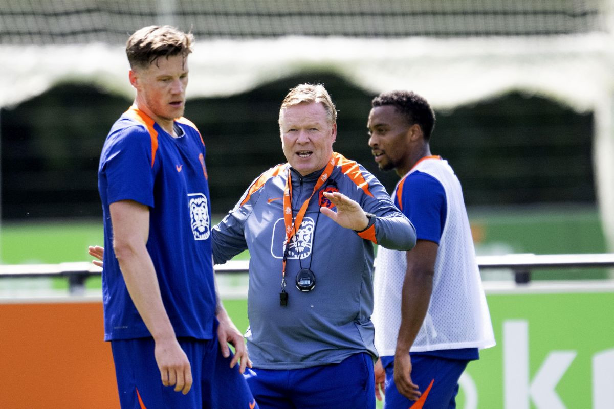 Sukob nizozemskih igrača nakon meča s BiH, Koeman trpio pa eksplodirao: "Sad je dosta" Sukob nizozemskih igrača nakon meča s BiH, Koeman trpio pa eksplodirao: "Sad je dosta"