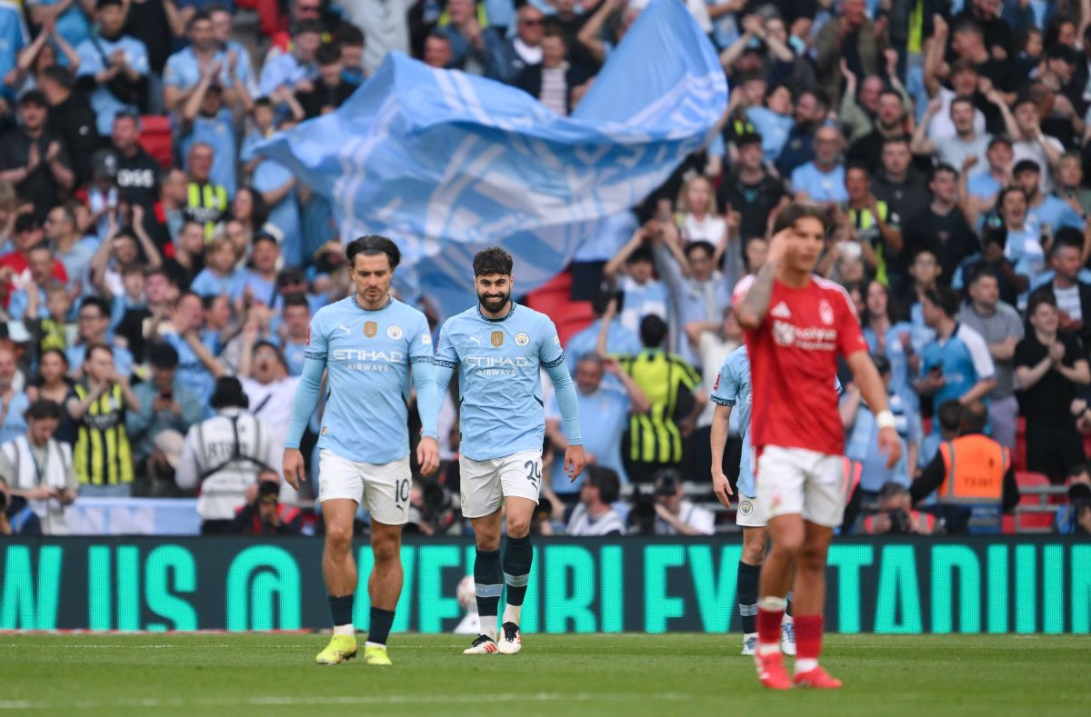 Preminula im majka, nisu imali novac da je sahrane, a onda se javila zvijezda Manchester Cityja Preminula im majka, nisu imali novac da je sahrane, a onda se javila zvijezda Manchester Cityja