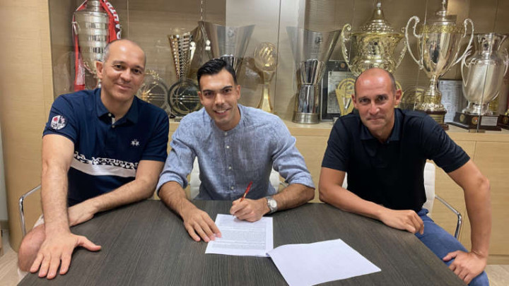 Sloukas i službeno u Olympiacosu