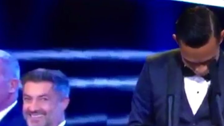 Nagradu mu dao Ronaldo, a pobjednički govor čitao s mobitela