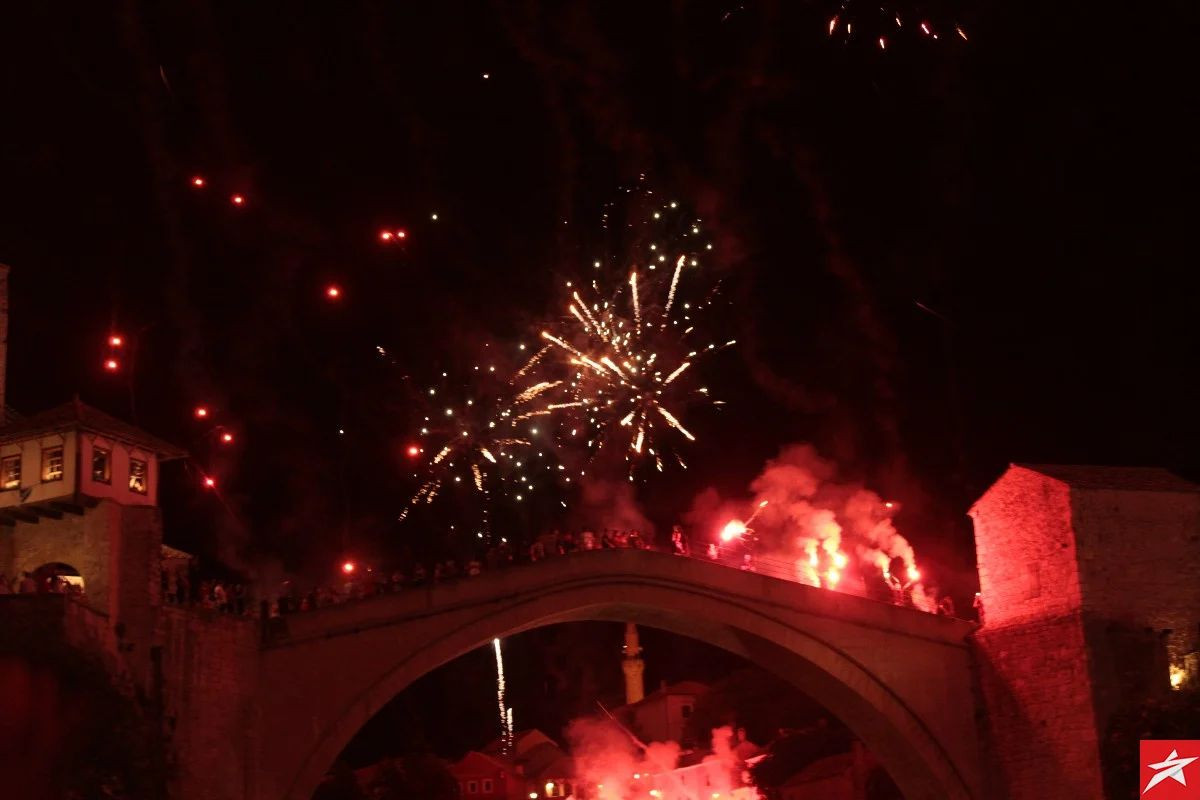 Takav vatromet i bakljadu Mostar ne pamti: Pogledajte kakav spektakl su napravili navijači Veleža