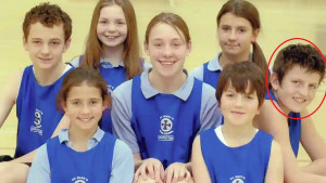 Dječak sa fotografije je danas odrasla osoba koju ismijava cijeli fudbalski svijet