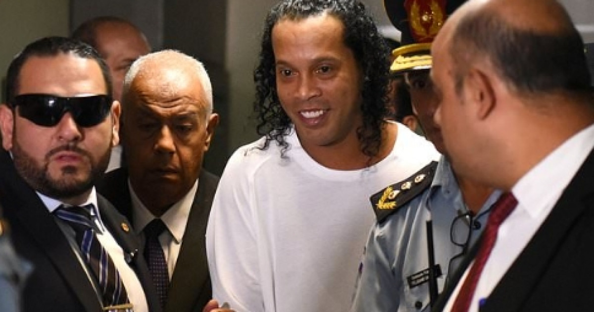 Jedinstveni i neponovljivi Ronaldinho: Grupe žena ulaze i izlaze iz njegove sobe