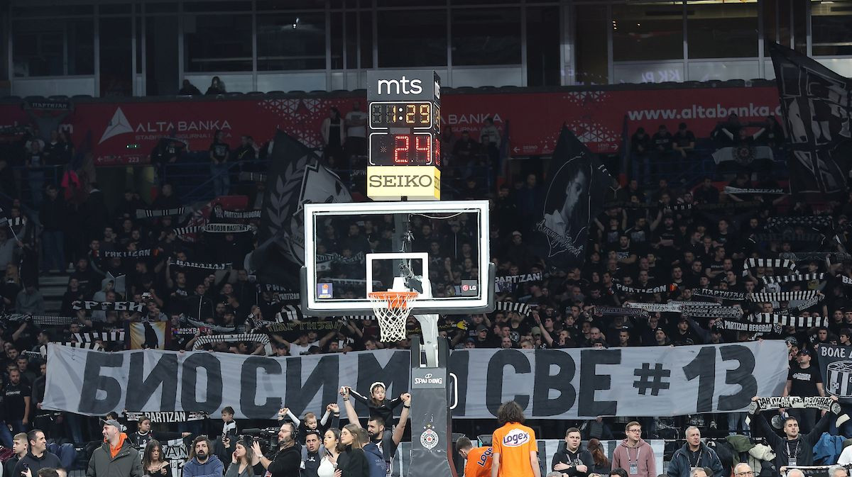 Spektakularan udar partizanovaca na režim u Srbiji - U Areni je potpuni haos