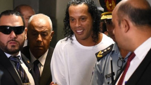 Jedinstveni i neponovljivi Ronaldinho: Grupe žena ulaze i izlaze iz njegove sobe