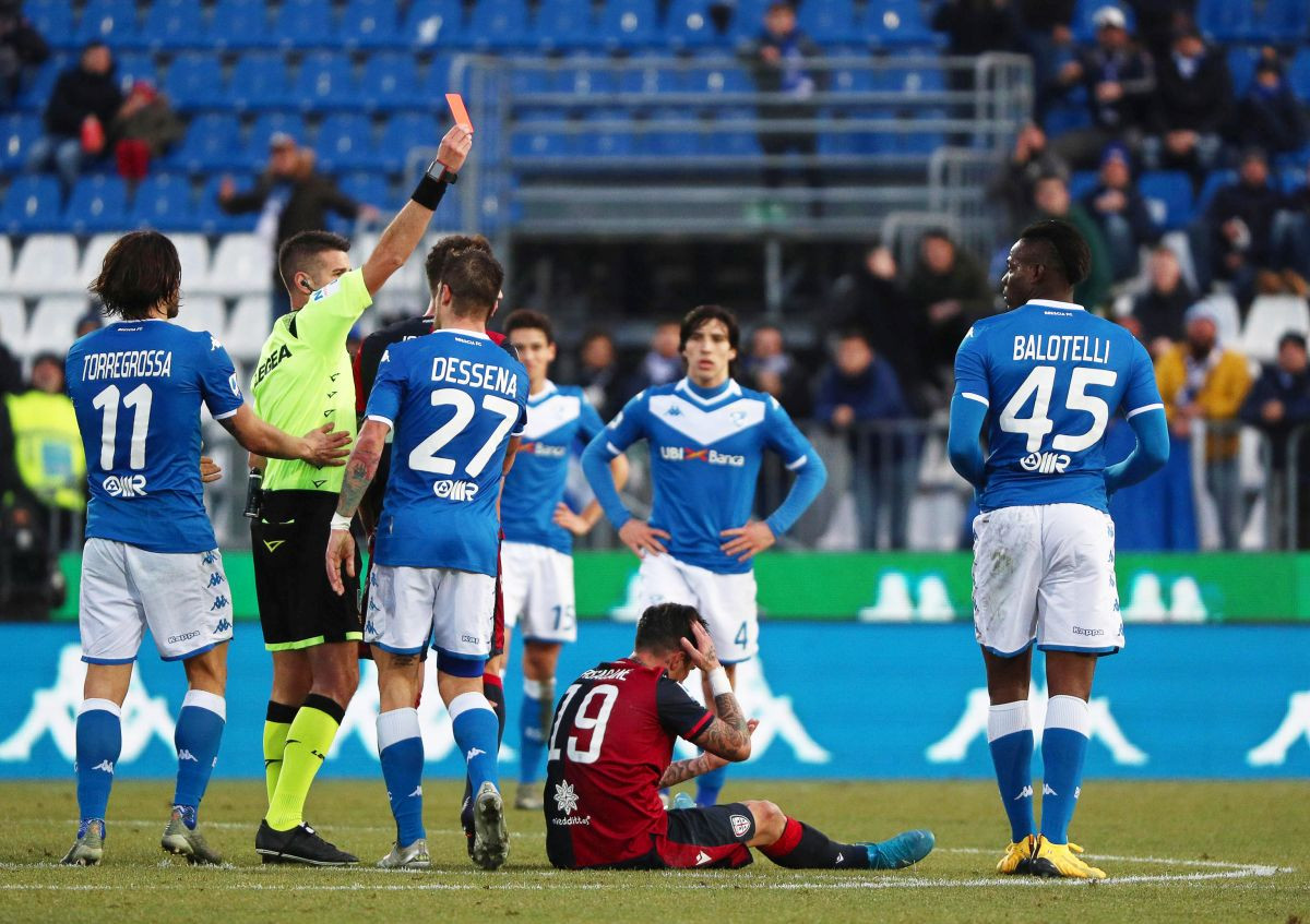 Nikada se neće promijeniti: Kung fu Balotelli pocrvenio za sedam minuta igre Nikada se neće promijeniti: Kung fu Balotelli pocrvenio za sedam minuta igre