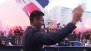 Nezapamćena ludnica nastala je u Parizu kada se na bini pojavio Lionel Messi