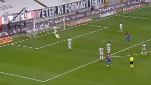 Teško da može bizarnije: Nevjerovatan autogol igrača Bešiktaša