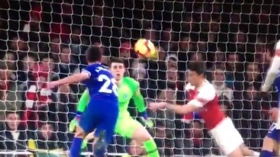 Koscielny čudnim golom povećao prednost Arsenala
