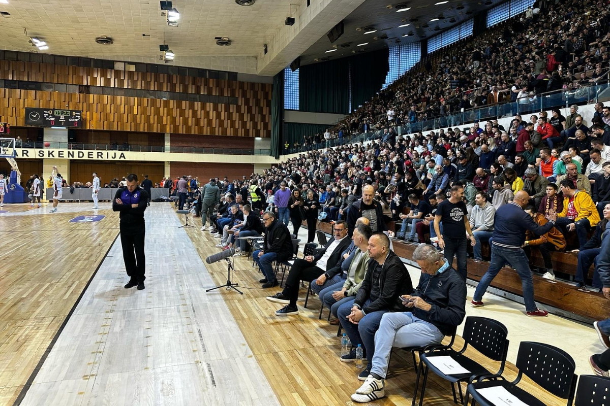Gomila poznatih lica u Skenderiji prati Bosnu: Asovi Sarajeva i Željezničara bodre Bosnu