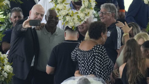 Svijet je zgrožen zbog onoga što je Infantino uradio na metar od Peleovog lijesa