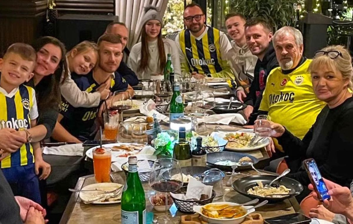 Edin Džeko i njegova porodica posebnom fotografijom osvojili srca navijača Fenerbahčea