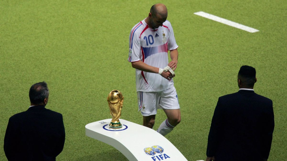 Konačno otkriveni detalji šta je Zidane prvo uradio nakon što je udario Materazzija glavom