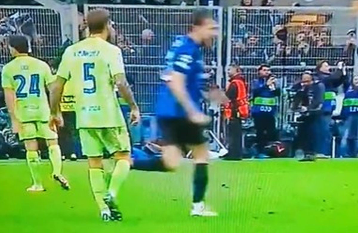 Ovo niste vidjeli na TV-u: Skandal i sramota stopera Barcelone, ali nije to tek tako uradio Ovo niste vidjeli na TV-u: Skandal i sramota stopera Barcelone, ali nije to tek tako uradio